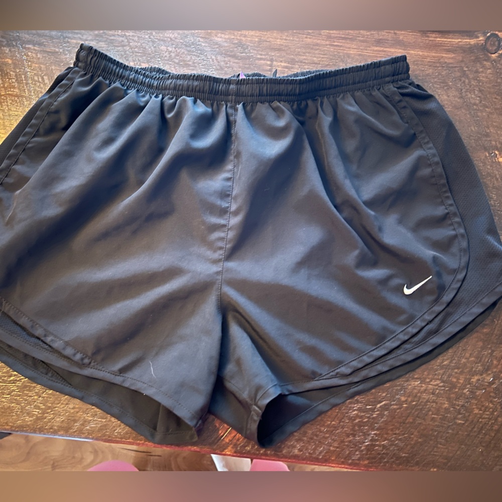 Women’s Nike tempo running shorts large